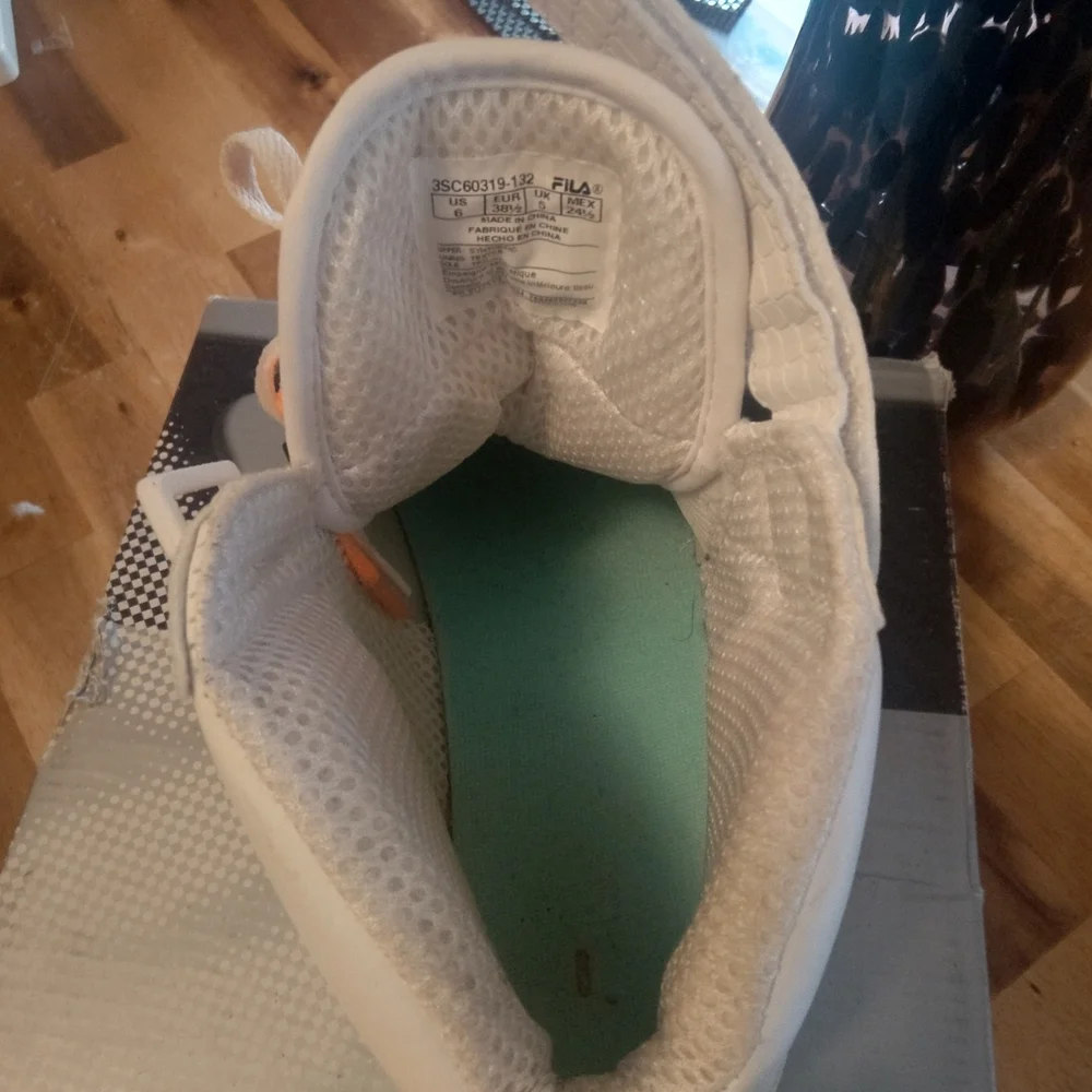 Fila sneakers, kids 6,white, baby blue, and fluorescent orange - Picture 3 of 4